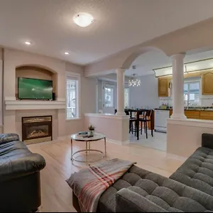 Apartment Big Family W/ Deck, Ping Pong, Bbq & Garage Edmonton