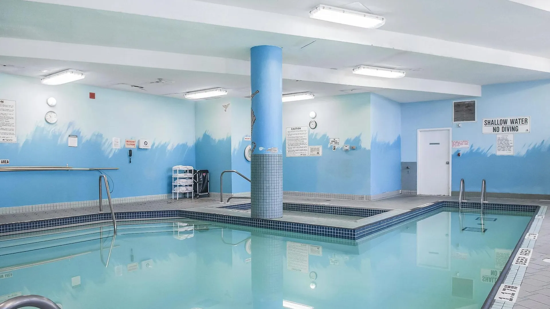 ***  Comfort Hotel Airport North Toronto Canada