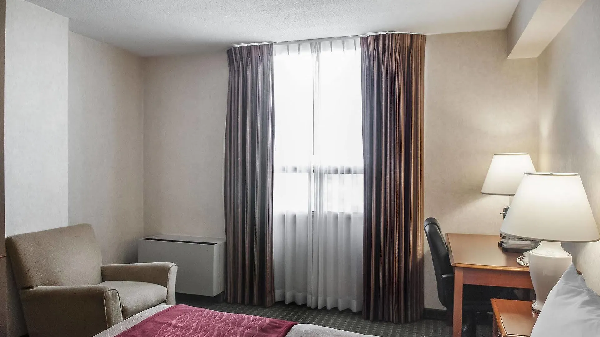 ***  Comfort Hotel Airport North Toronto Canada
